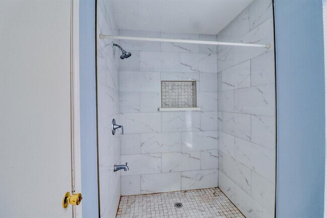 Building Photo - 6911 Pouter Dr