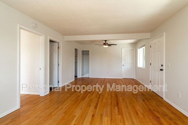 Building Photo - 2404 E 13th St