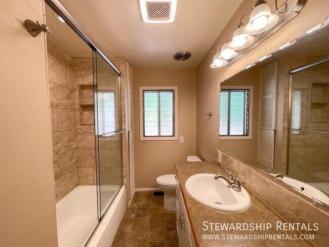 Building Photo - 1800 Sylvan St