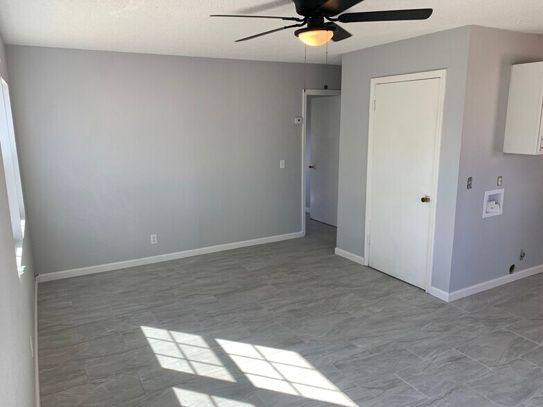 Building Photo - 1016 N Roosevelt Ave