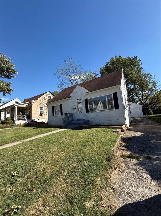 Building Photo - 826 Carneal Rd
