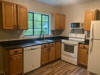 Building Photo - Brooksville Cozy Cottage