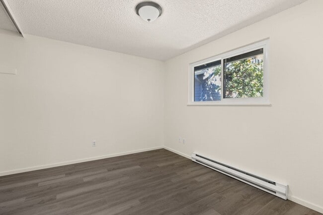 Building Photo - 2 bedroom, 1 bath near Mt. Tabor in SE Por...