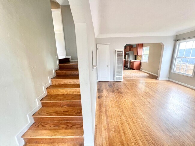 Staircase leading to upstairs bedrooms - 1390 Dwight Way