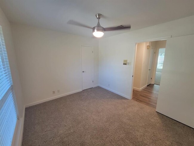 Building Photo - 10403 Pinehurst Dr