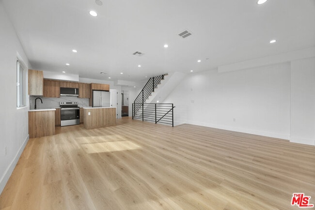Building Photo - 3207 W 18th St