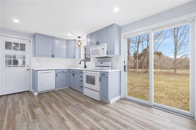 Building Photo - 4 Longmeadow Ave