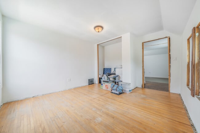 Building Photo - 1436 W Prospect Ave