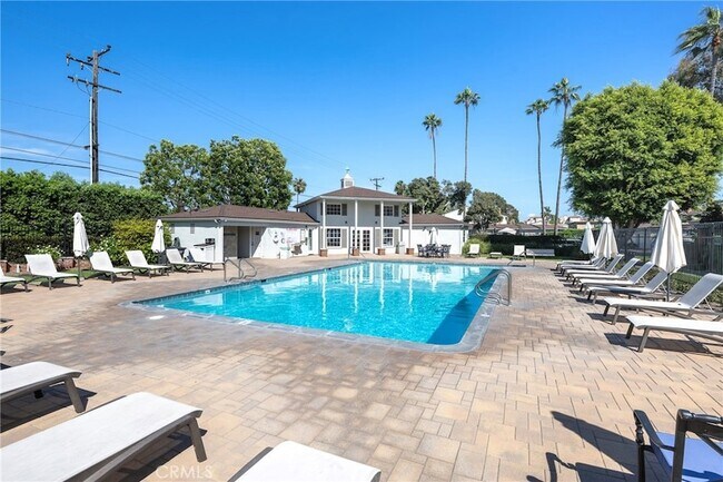 Building Photo - 8231 Deerfield Dr