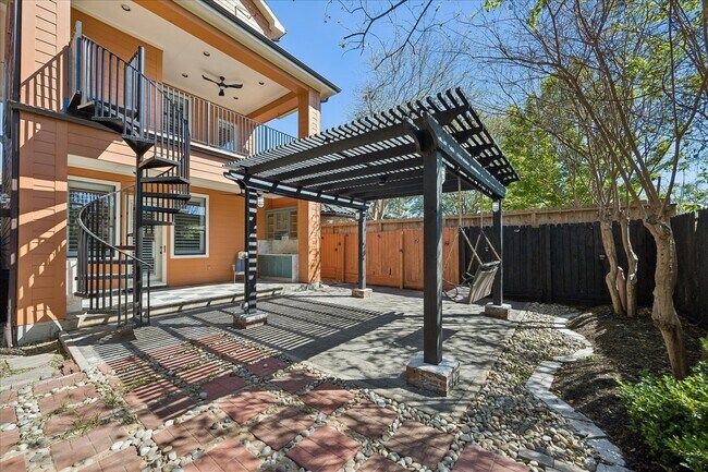 Building Photo - 709 Herkimer St