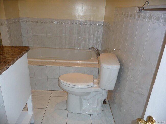 Building Photo - 1 Eastview St