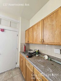 Building Photo - 137 Hawthorne Ave