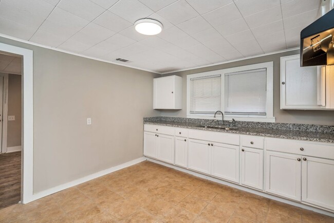 Building Photo - Renovated 3BR Gem in Sumiton