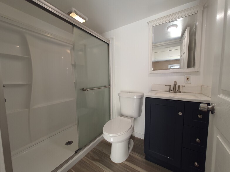 Building Photo - 2647 Independence Ave