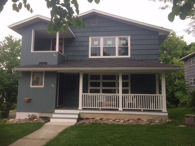 Building Photo - 301 Roosevelt Ave