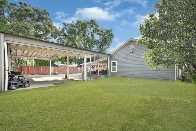 Building Photo - 2302 Hoskins Dr