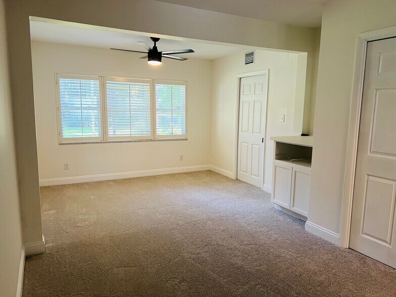 Primary bedroom - 6446 Dartmouth Ave N