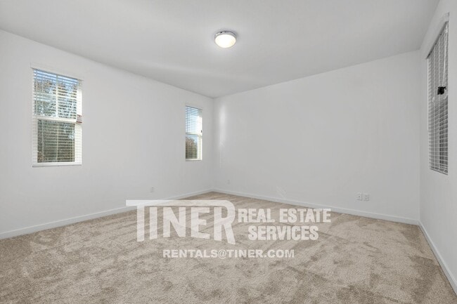 Building Photo - 220 Cinema St