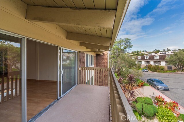 Building Photo - 6542 Ocean Crest Dr