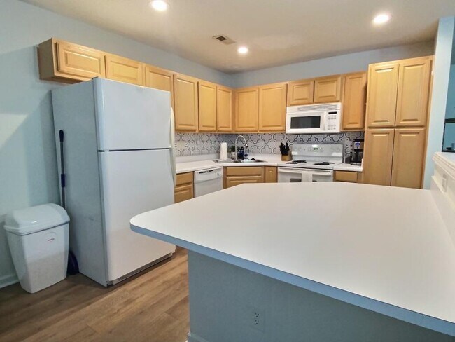 Building Photo - 8018 Christmas Ct