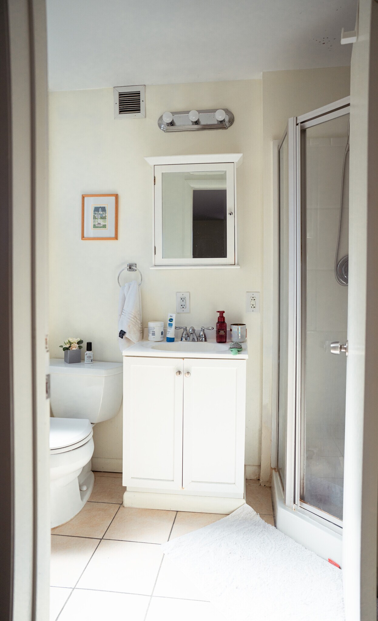 Building Photo - 625 S Negley Ave