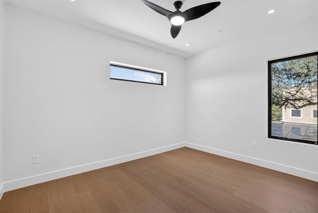 Building Photo - 434 Brady Ln