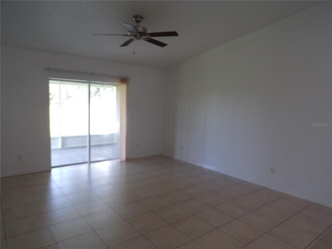 Building Photo - 385 Sunflower St