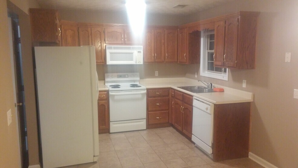 Building Photo - 125 Mallory Ct