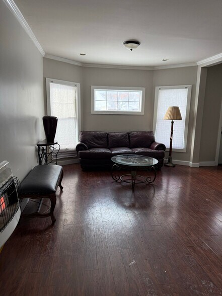 Building Photo - 37 Holland Pl