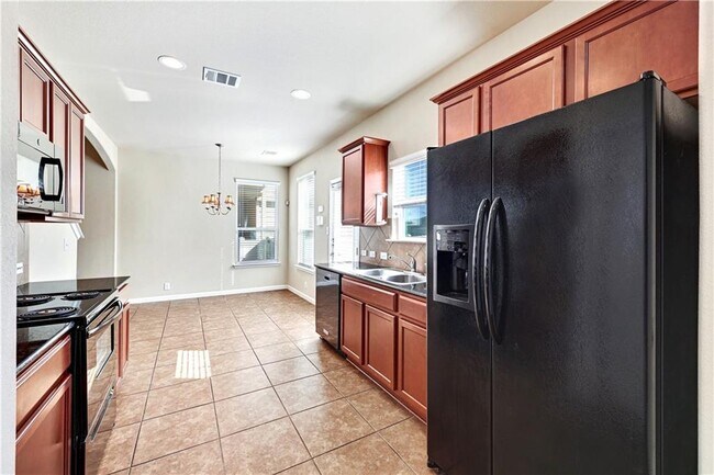 Building Photo - 930 Alamo Plaza Dr
