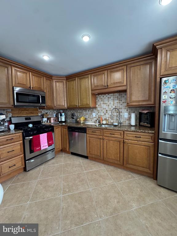 Building Photo - 17 Parkview Way