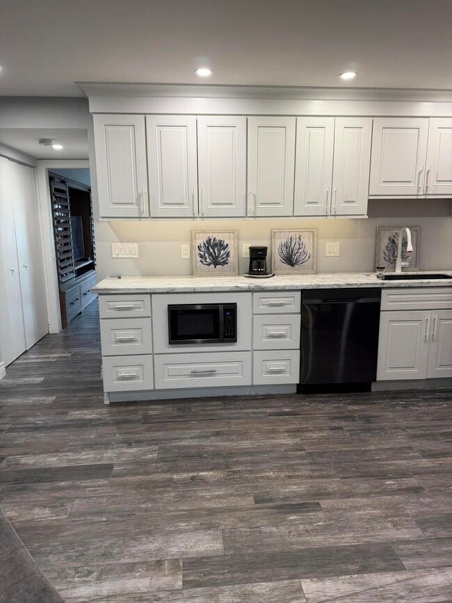 Building Photo - 387 Mansfield I