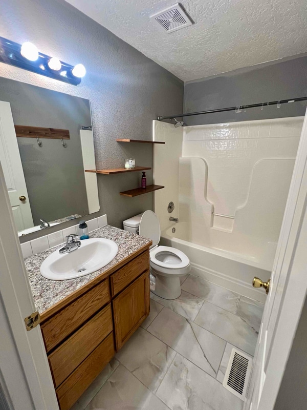 Building Photo - 2718 Bobcat Dr