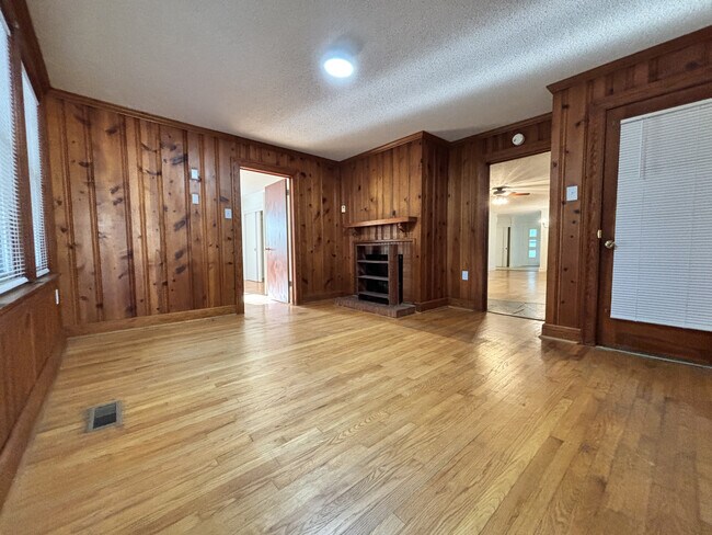 Building Photo - 1301 Richland Pl