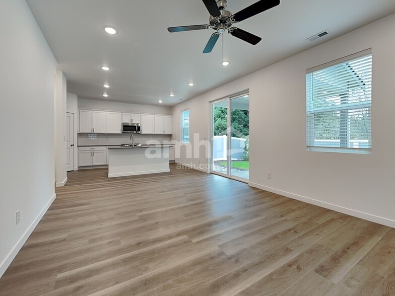 Building Photo - 5304 Turnstone St SE