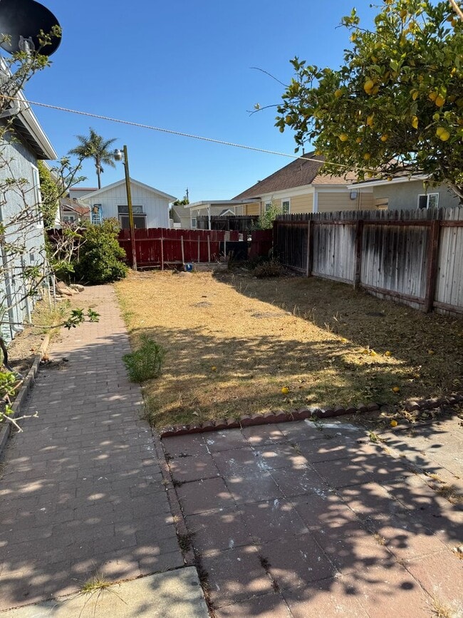 Building Photo - Beautifully Freshly Renovated Home in the ...