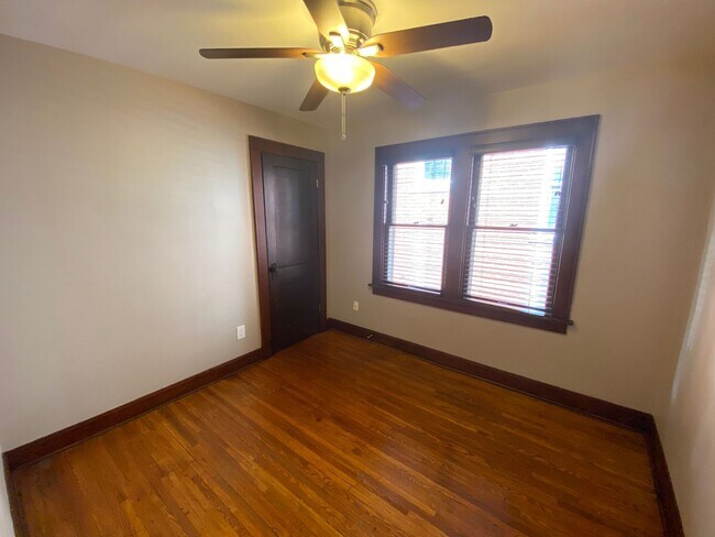 Building Photo - E 15th Ave 431-433 TNB