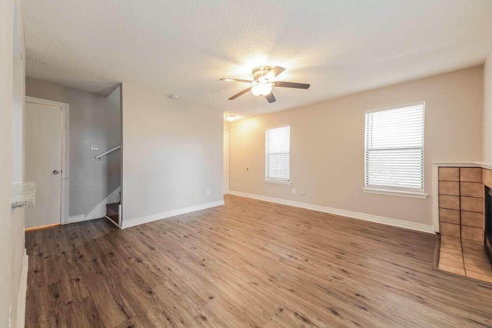 Building Photo - 402 Dawn Dr