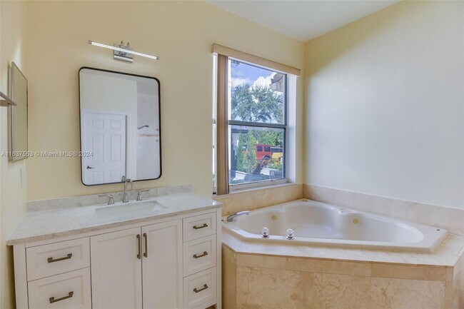 Building Photo - 2231 SW 164th Ave