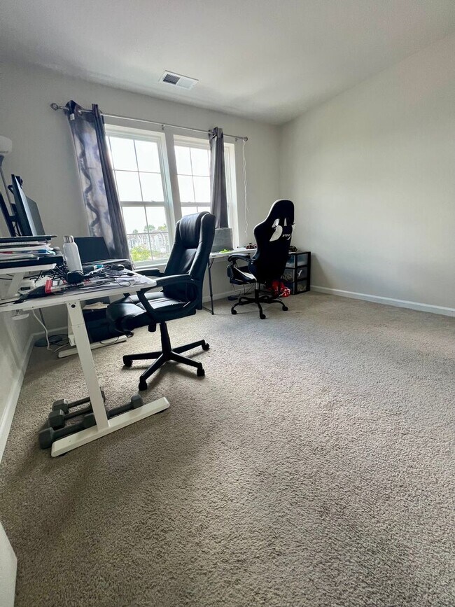 Building Photo - Stunning 4-Bed Townhome in Quakertown! Available NOW!