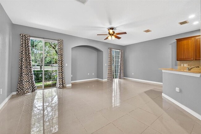Building Photo - 6745 Breezy Palm Dr