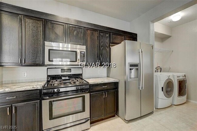 Primary Photo - 720 Peachy Canyon Cir