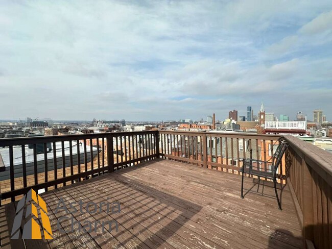 Building Photo - 3 Bedroom Home with Rooftop Views and Modern Finishes
