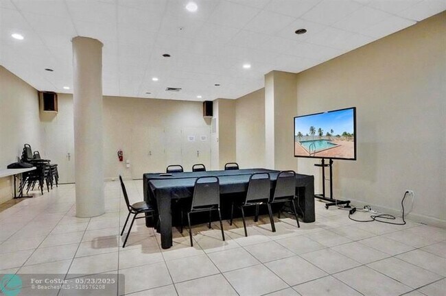 Building Photo - 3111 N Ocean Dr