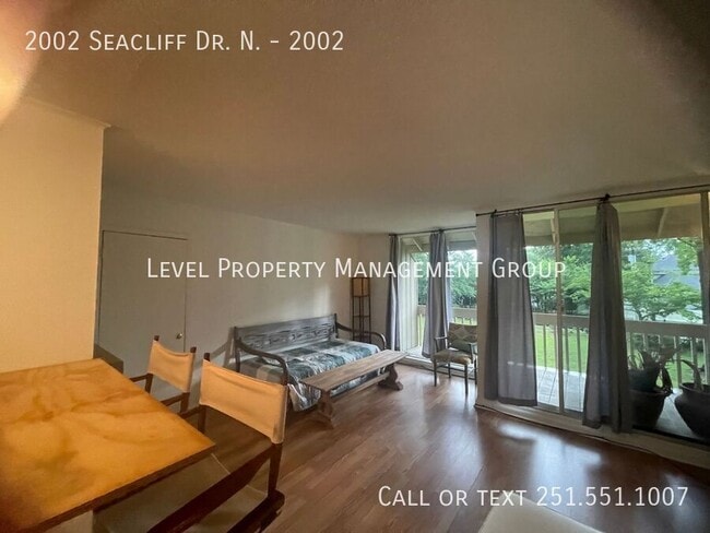 Building Photo - 2002 Sea Cliff Dr N