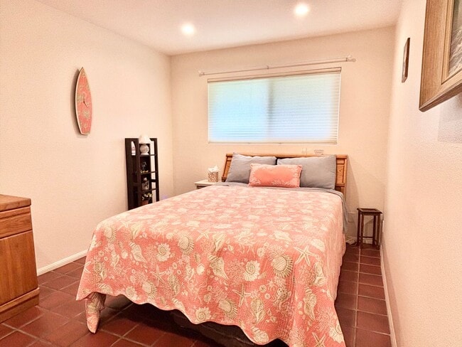 Building Photo - Surfside III / Port Hueneme / 1 bedroom on...