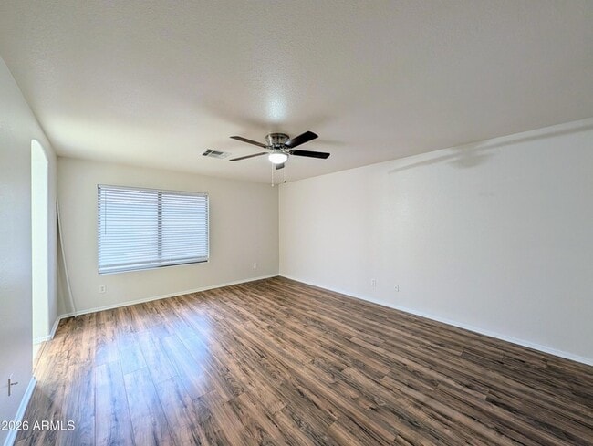 Building Photo - 15748 W Paradise Ln