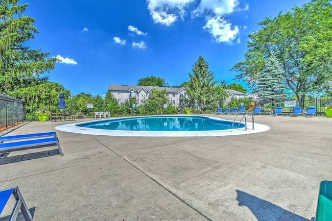 Sundeck & Community Pool - Hidden Creek
