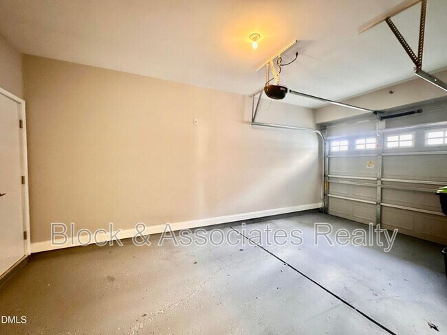 Building Photo - 10520 Sablewood Dr