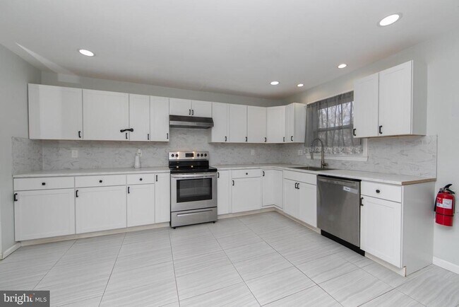 Building Photo - 332 Woodbine St